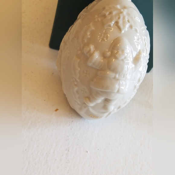 Lenox Porcelain 1995 Santa Claus Gold Trim Hanging Ornament - Picture 6 of 11